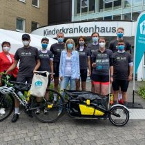 Stefan Welb vor dem Kinderkrankenhaus in Köln
