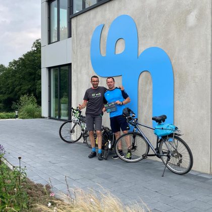 Stefan Welb in Bissendorf vor der Firma Schuchmann