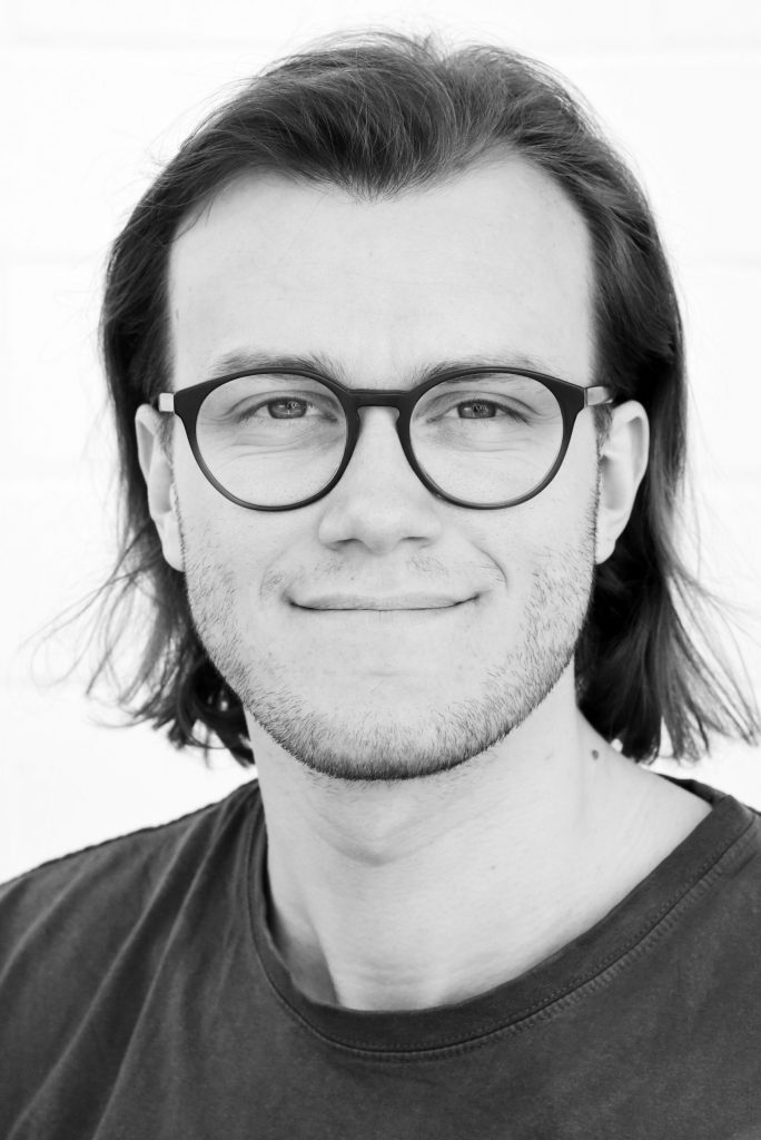 Portrait in schwarz-weiß von Lasse Welb